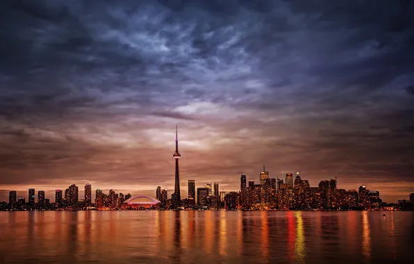 Картинка небо, облака, огни, озеро, башня, дома, вечер, Канада