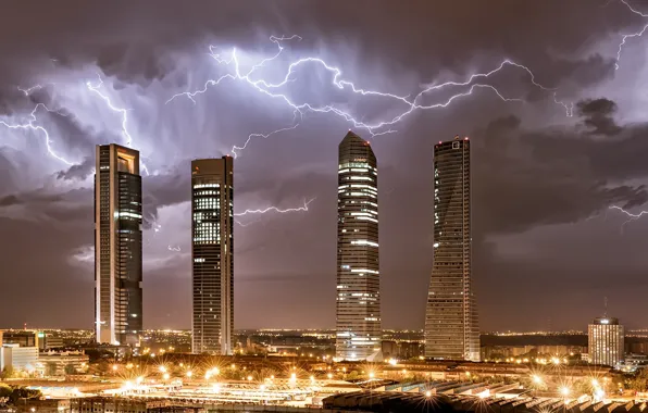Ночь, город, молнии, Madrid, Almenara