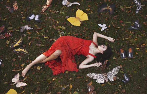 Картинка девушка, бабочки, поза, красное платье