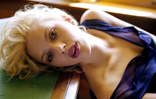 Платье, лежит, Скарлетт Йоханссон, Scarlett johansson