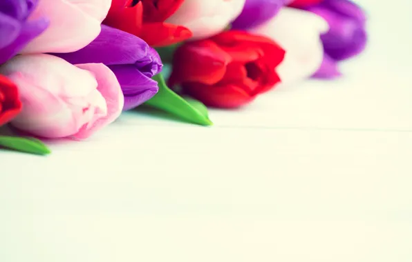 Картинка цветы, букет, colorful, тюльпаны, red, white, wood, flowers