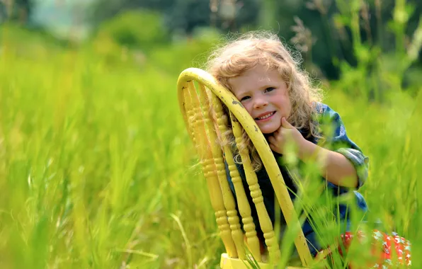 Зелень, трава, природа, улыбка, стул, девочка, ребёнок