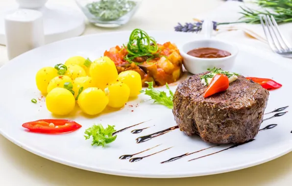 Мясо, соус, картофель, стейк