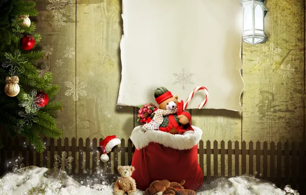 Картинка снег, забор, фонарь, подарки, ёлка, мешок, ёлочные украшения, плюшевый мишка