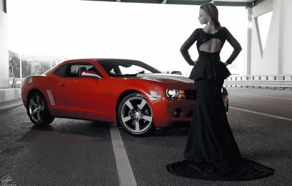 Девушка, фокус, Chevrolet, фигура, платье, ч/б, Camaro, вырез