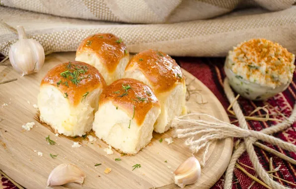 Зелень, чеснок, булочки, пампушки