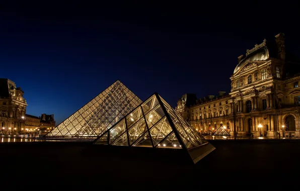 Картинка свет, ночь, город, Франция, Париж, Лувр, освещение, пирамида