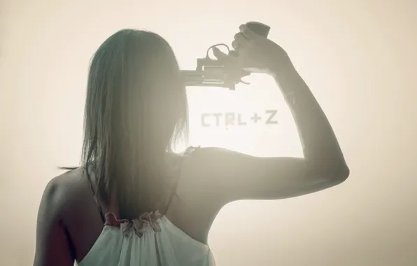 Картинка девушка, пистолет, ситуация, CTRL+Z