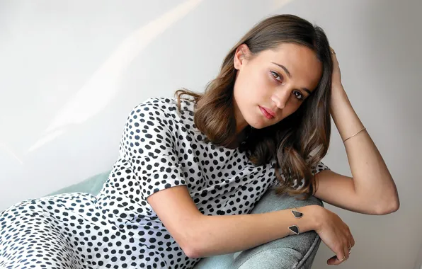 Взгляд, девушка, лицо, поза, платье, актриса, Alicia Vikander