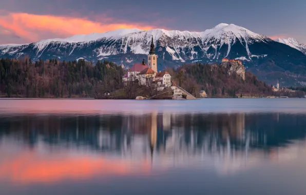 Отражение, горы, церковь, Словения, Бледское озеро, Блед, озеро, Юлийские Альпы