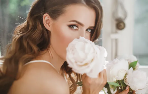 Картинка взгляд, девушка, цветы, букет, макияж, прическа