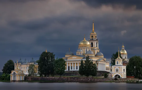 Картинка озеро, вечер, храм, Россия, монастырь, Нило-Столобенская пустынь, Озеро Селигер, Богоявленский собор