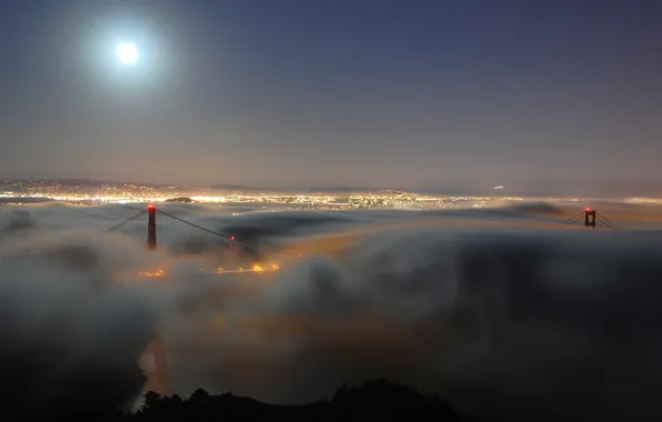 Картинка ночь, мост, город, огни, туман, пролив, луна, вечер