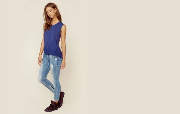 Картинка woman, model, beauty, jeans, sneakers, Charming