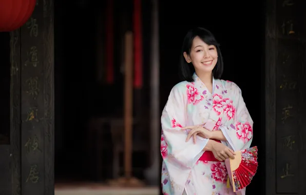 Картинка девушка, улыбка, веер, кимоно, азиатка, боке