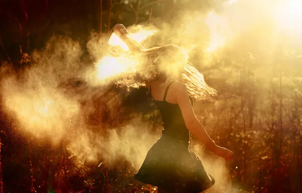 Девушка, свет, солнечная пыль