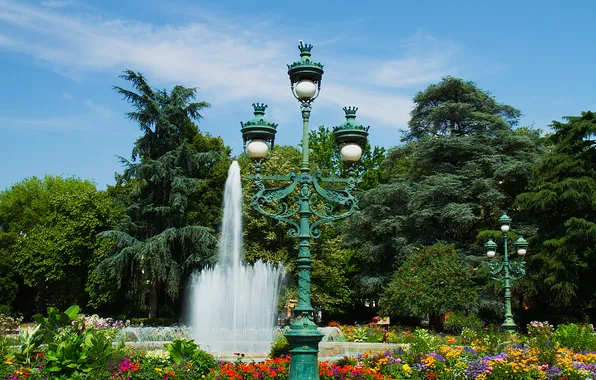 Картинка деревья, цветы, Франция, фонтан, кусты, светильники, Тулуза, площадь Boulingrin