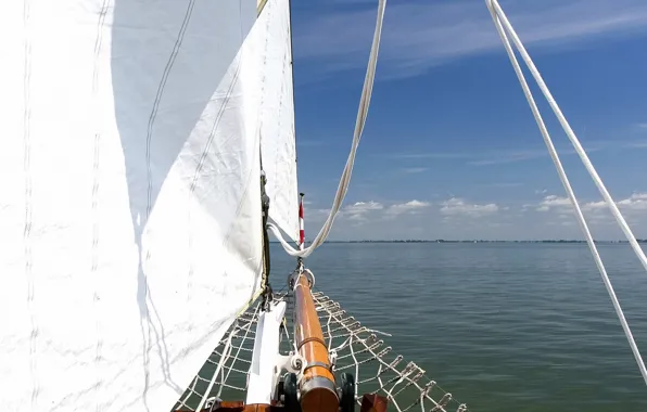 Картинка море, облака, яхта, паруса