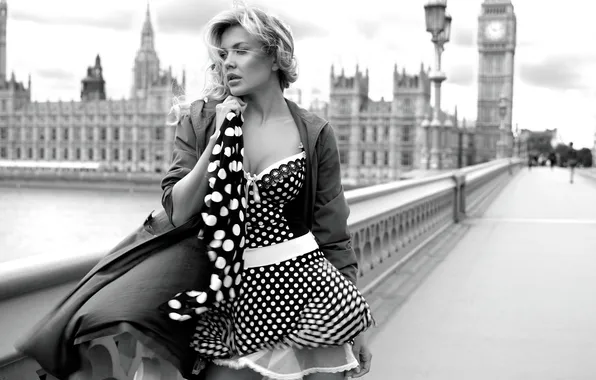 Девушка, мост, город, ветер, модель, Лондон, платье, черно-белое