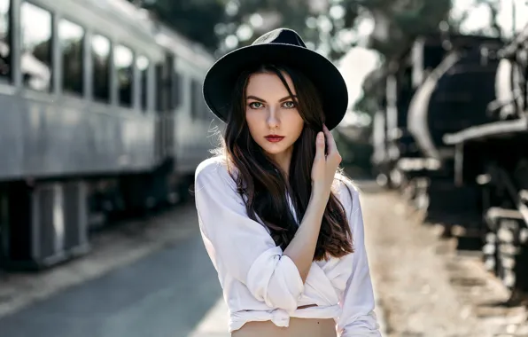 Картинка girl, Model, long hair, hat, photo, eyes, train, lips