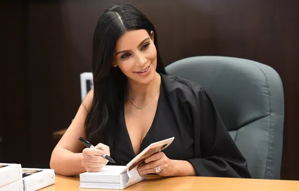Картинка брюнетка, знаменитость, Kim Kardashian