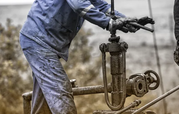 Dust, oil, worker