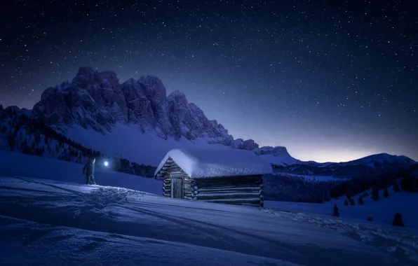 Картинка зима, небо, звезды, свет, снег, горы, человек, домик