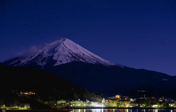 Картинка небо, ночь, огни, озеро, гора, Япония, Фудзияма
