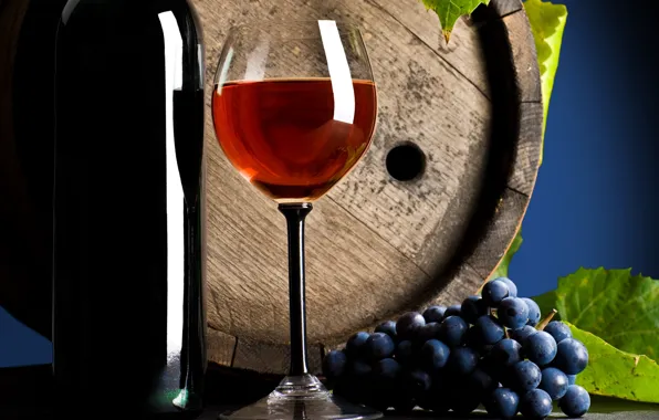 Картинка стол, вино, красное, бокал, бутылка, виноград, напиток, листики