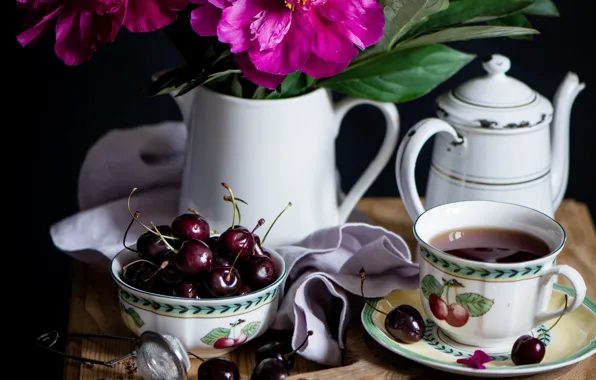 Чай, черешня, пионы