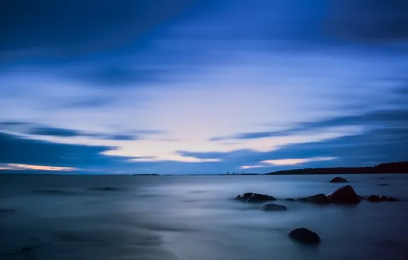 Картинка небо, облака, озеро, синева, камни, берег, вечер, Швеция