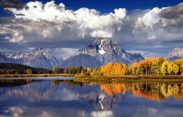 Картинка осень, лес, небо, облака, горы, тучи, озеро, река
