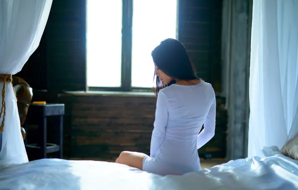 Картинка девушка, модель, кровать, портрет, платье, брюнетка, light, white