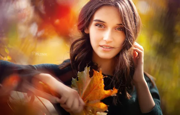 Картинка осень, взгляд, девушка, лист, фото, Sergey Piltnik