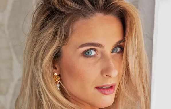 Colette, woman, model, hair, blonde, highlights, mouth, makeup