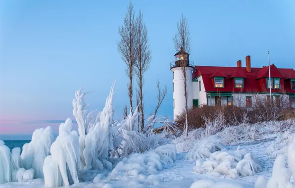 Картинка лед, зима, море, небо, снег, дом, маяк, кусты