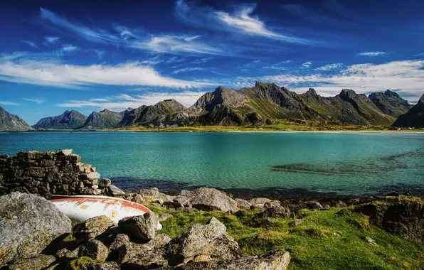 Картинка море, горы, камни, побережье, лодка, Норвегия, Лофотенские острова, Lofoten