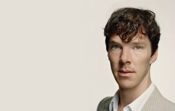 Взгляд, фон, Бенедикт Камбербэтч, Benedict Cumberbatch, бежевый фон, британский актер