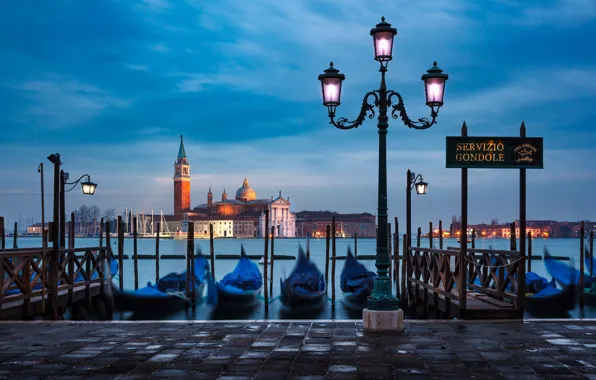 Картинка вода, город, лодки, утро, фонари, Италия, Венеция, собор