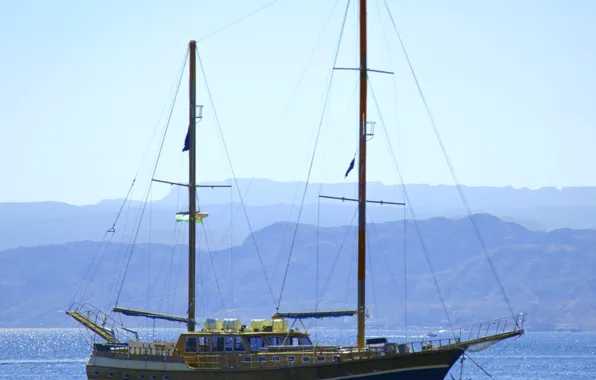 Море, берег, парусник, дымка, рейд