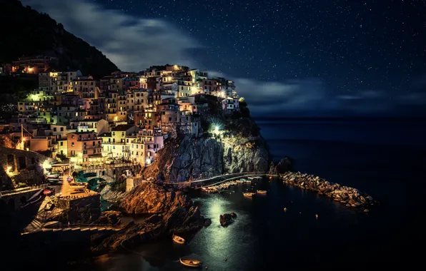 Картинка море, свет, город, гора, вечер, фонари, Италия