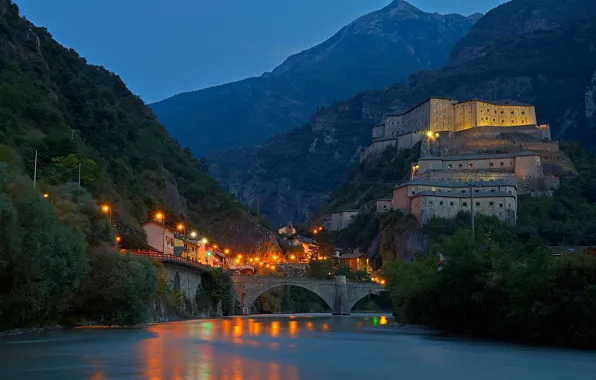 Картинка Бар, мост, Италия, горы, огни, ночь, Валле-д’Аоста, река