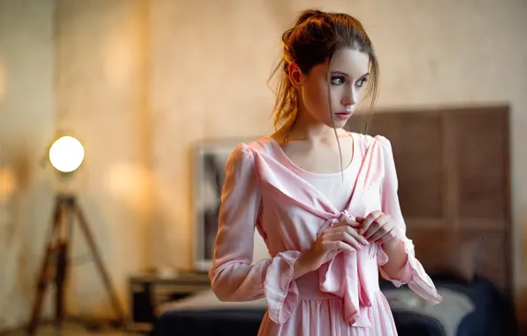 Девушка, комната, стройная, платье, брюнетка, розовое, girl, милашка