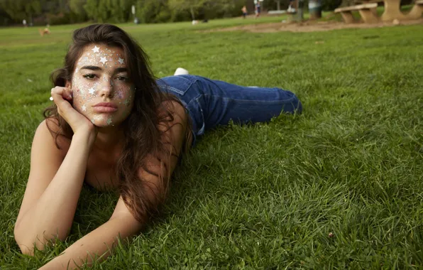 Трава, взгляд, макияж, лежит, Dua Lipa