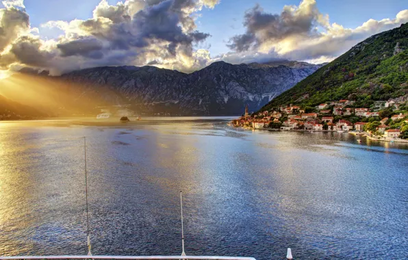 Картинка море, облака, горы, побережье, дома, лучи солнца, Черногория, Котор