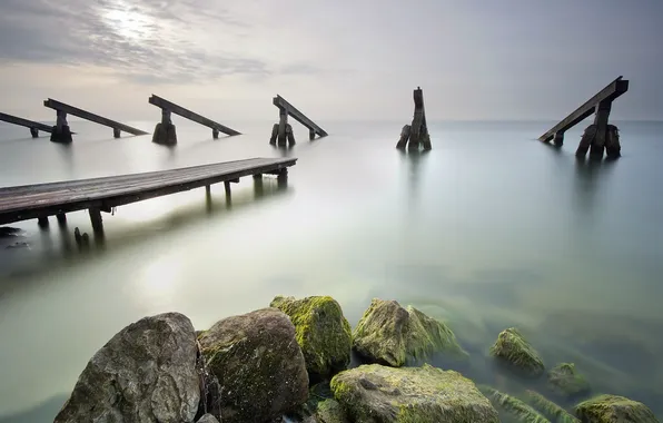 Картинка море, мост, камни
