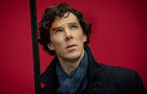 Шерлок Холмс, красный фон, Бенедикт Камбербэтч, Sherlock, Шерлок, Sherlock BBC, Sherlock (сериал)