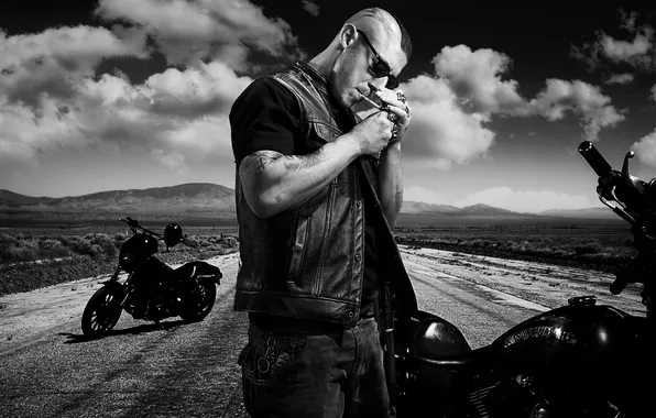 Картинка Theo Rossi, тэо росси, мотоцикл, байкер, Sons of Anarchy, сериал