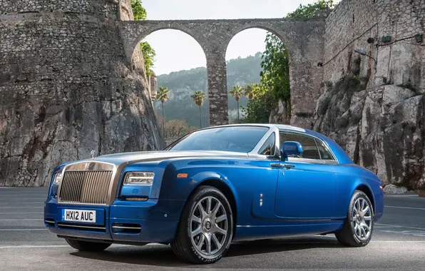 Картинка небо, синий, фон, замок, скалы, купе, Rolls-Royce, Phantom