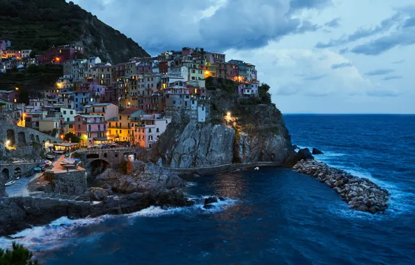 Море, пейзаж, скала, дома, вечер, освещение, Италия, прибой